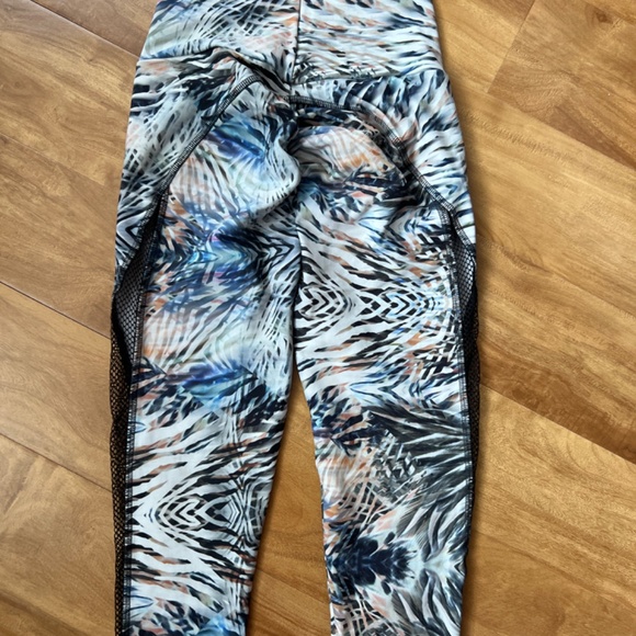 CLS zebra print scrunch leggings - Picture 2 of 3